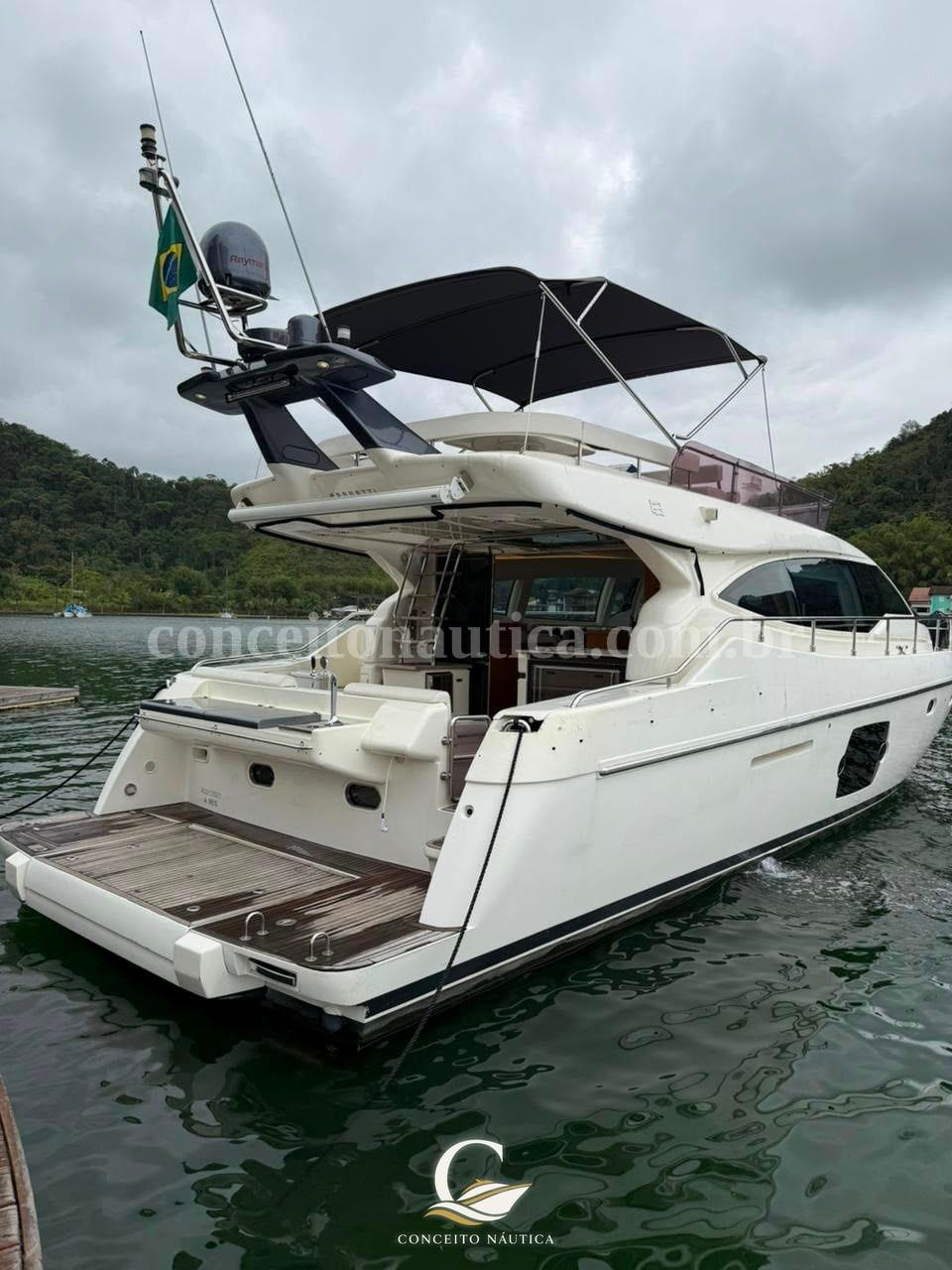 FERRETTI 530 · 53 pés