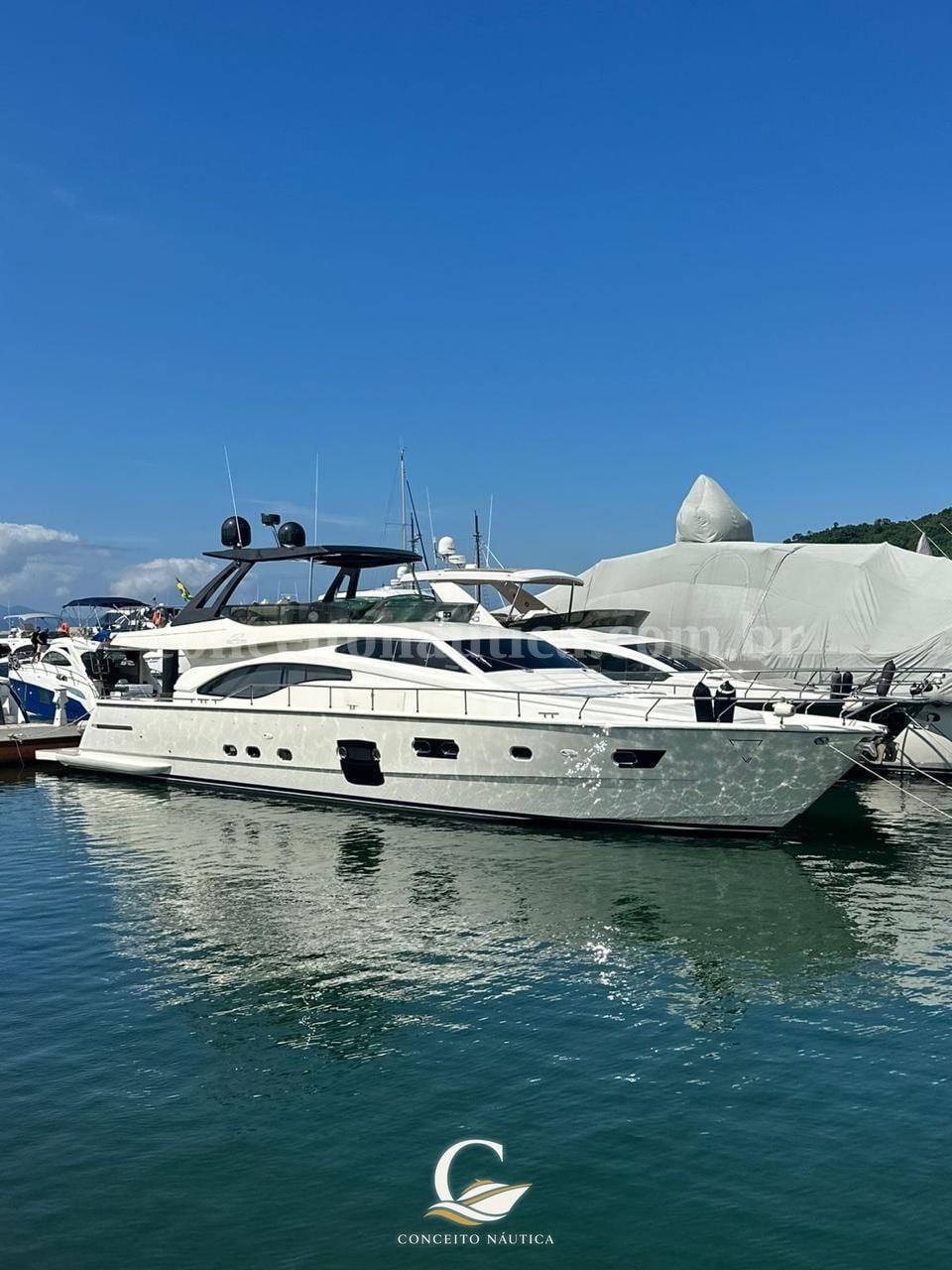FERRETTI 70 · 70 pés